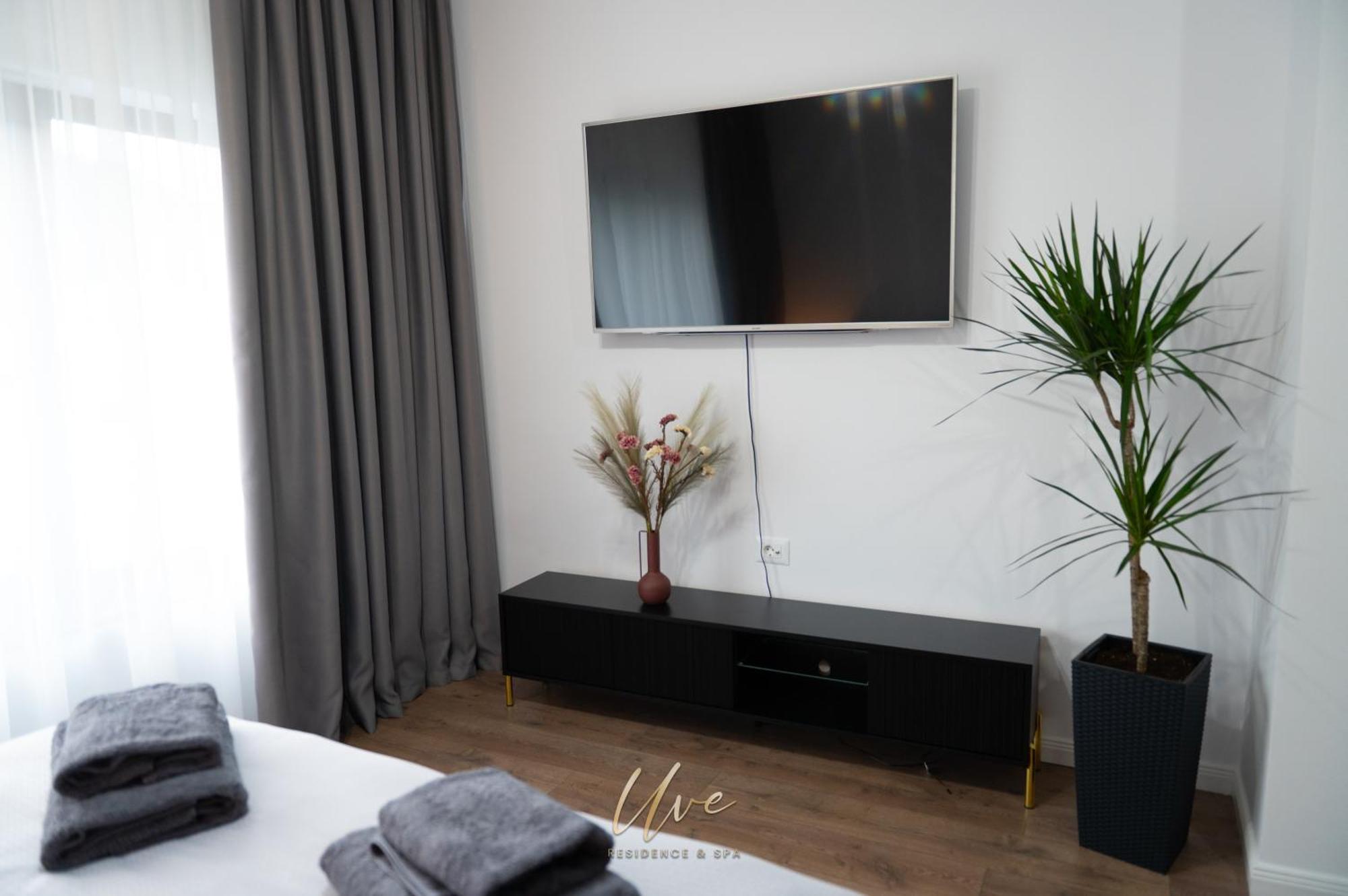 Uve Residence & Spa Piatra Neamţ エクステリア 写真