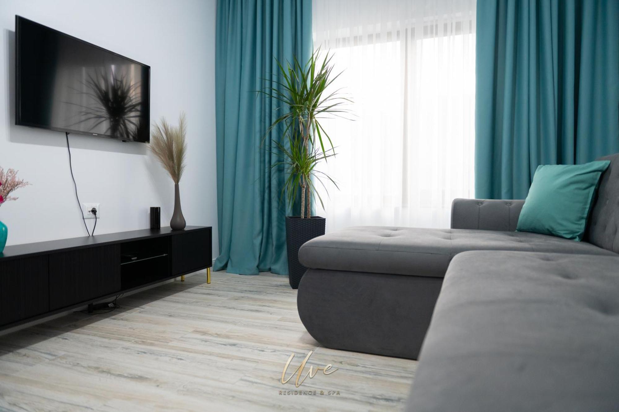 Uve Residence & Spa Piatra Neamţ エクステリア 写真