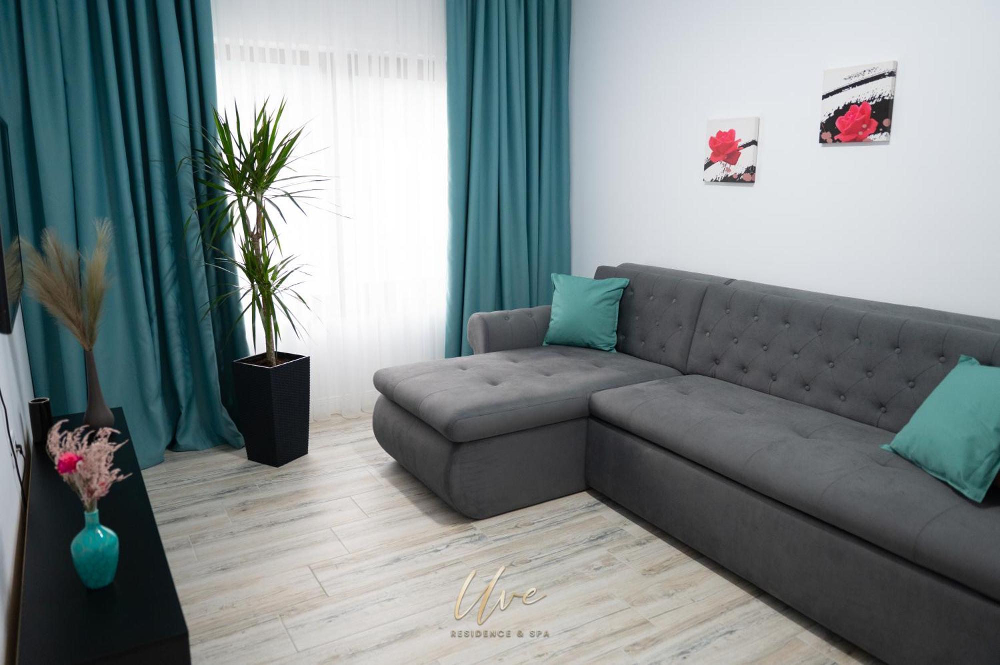 Uve Residence & Spa Piatra Neamţ エクステリア 写真