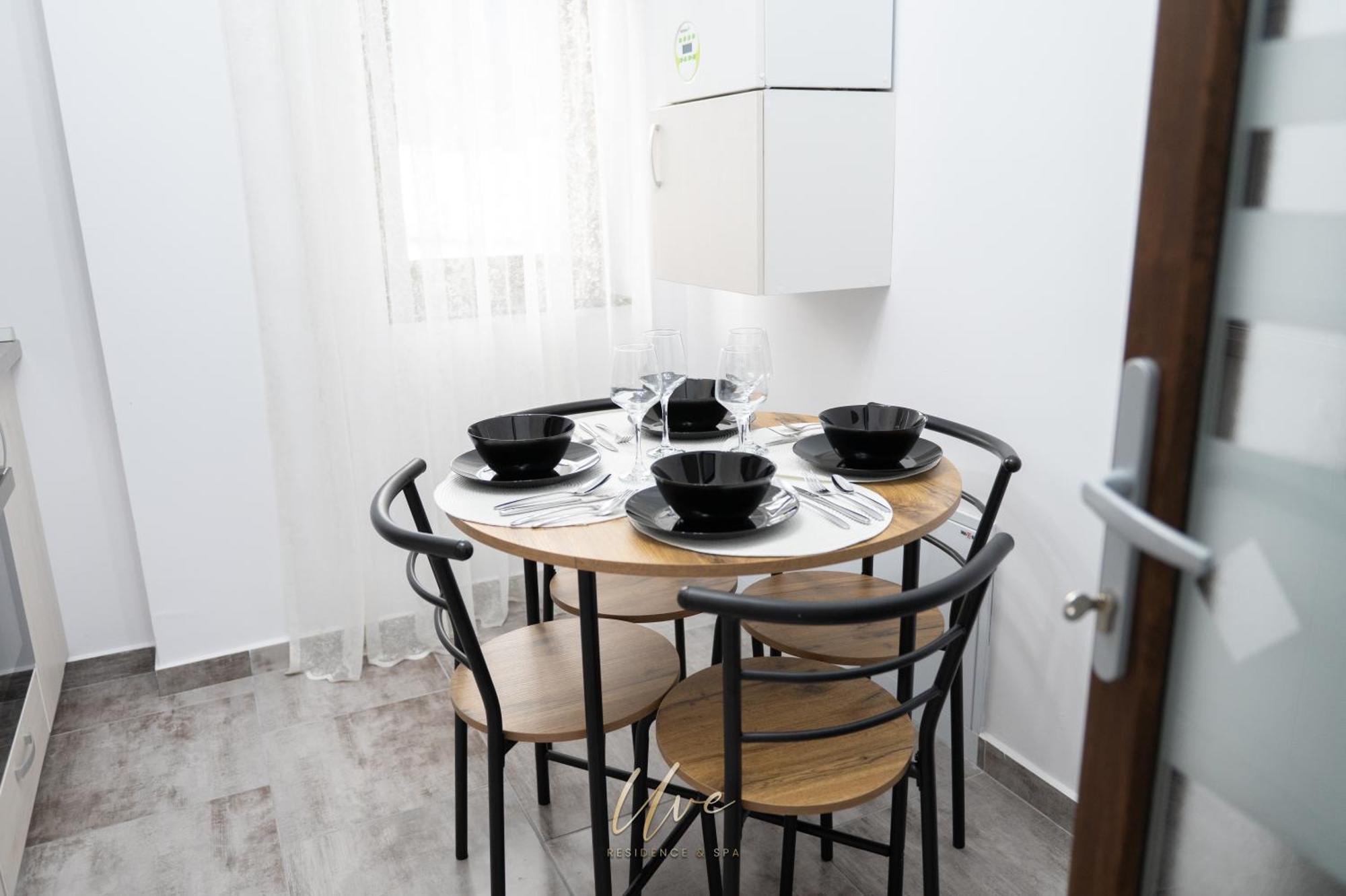 Uve Residence & Spa Piatra Neamţ エクステリア 写真
