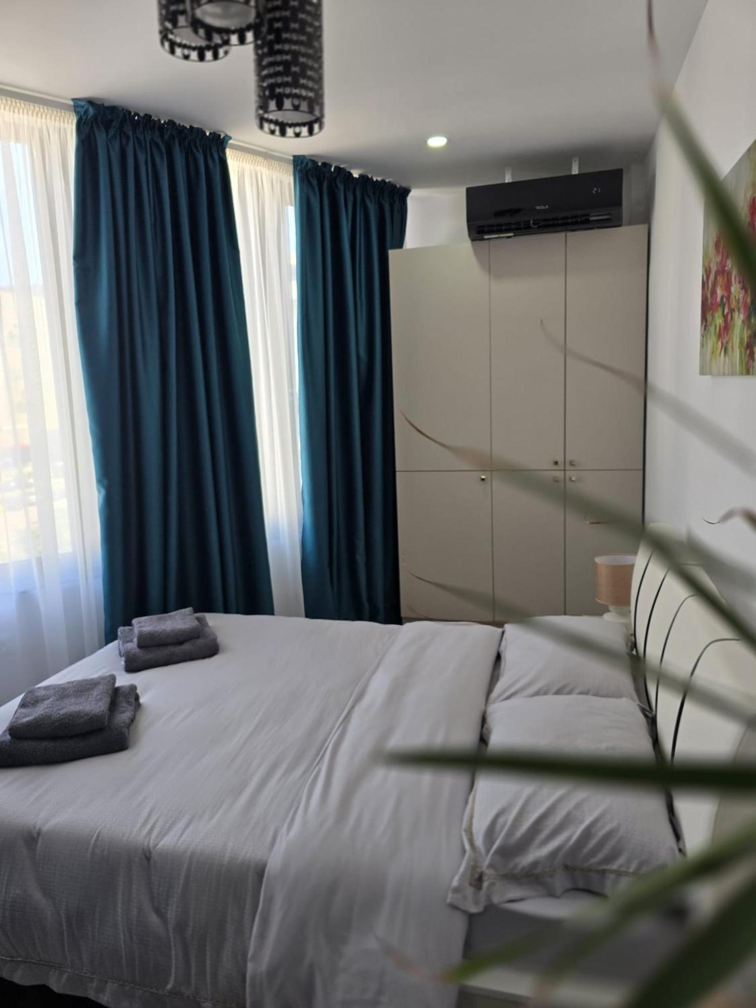 Uve Residence & Spa Piatra Neamţ エクステリア 写真