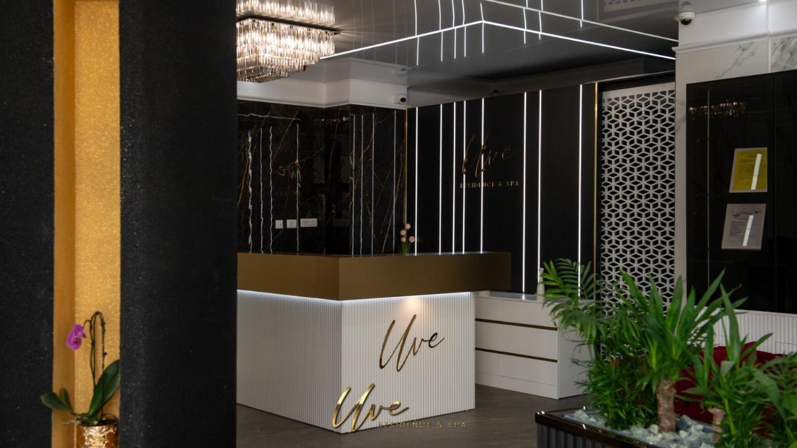 Uve Residence & Spa Piatra Neamţ エクステリア 写真