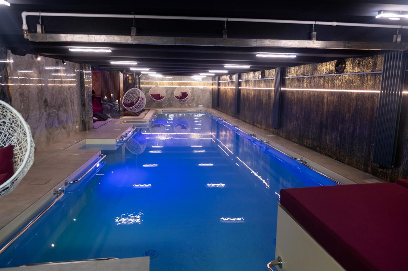 Uve Residence & Spa Piatra Neamţ エクステリア 写真