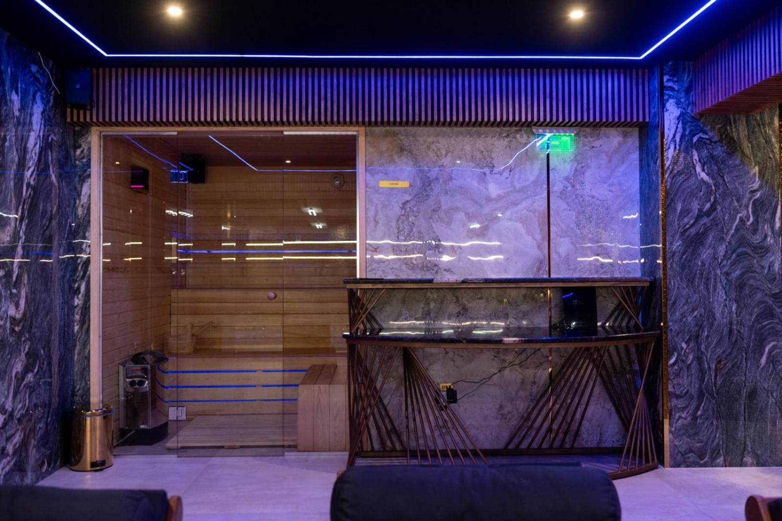 Uve Residence & Spa Piatra Neamţ エクステリア 写真