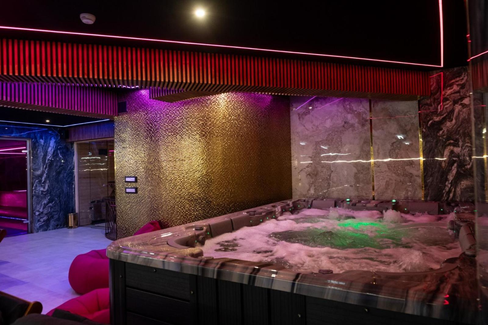 Uve Residence & Spa Piatra Neamţ 部屋 写真