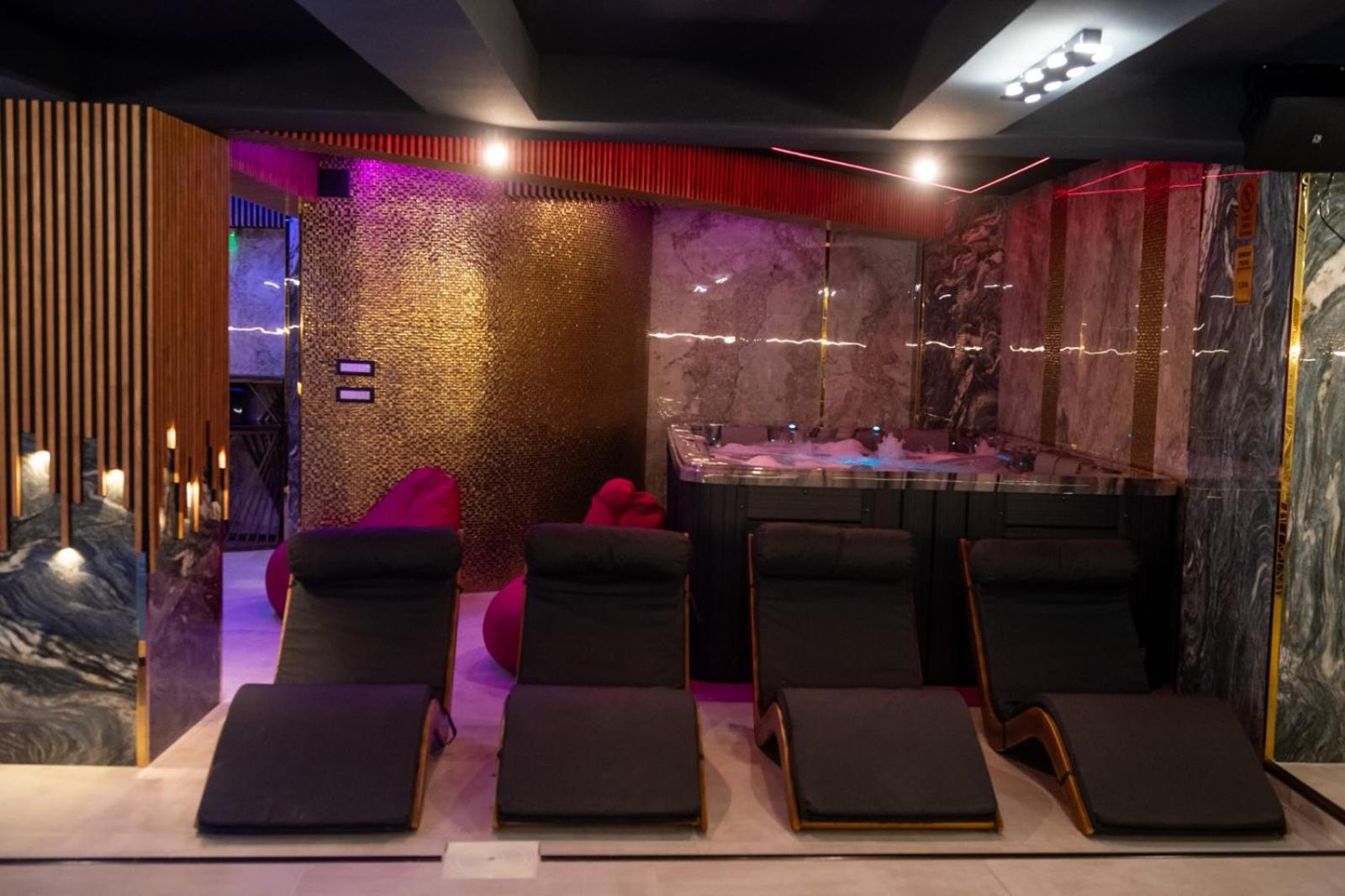Uve Residence & Spa Piatra Neamţ 部屋 写真