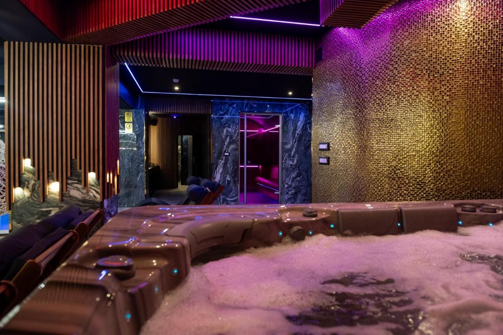 Uve Residence & Spa Piatra Neamţ 部屋 写真